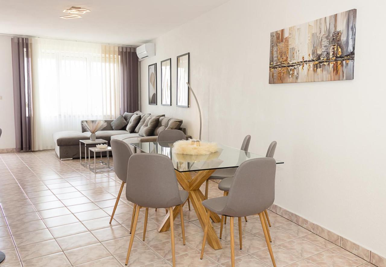 شقة Two Identical Designer 2Bd Flats With Sea View In Balchik By Flat Mаnager المظهر الخارجي الصورة