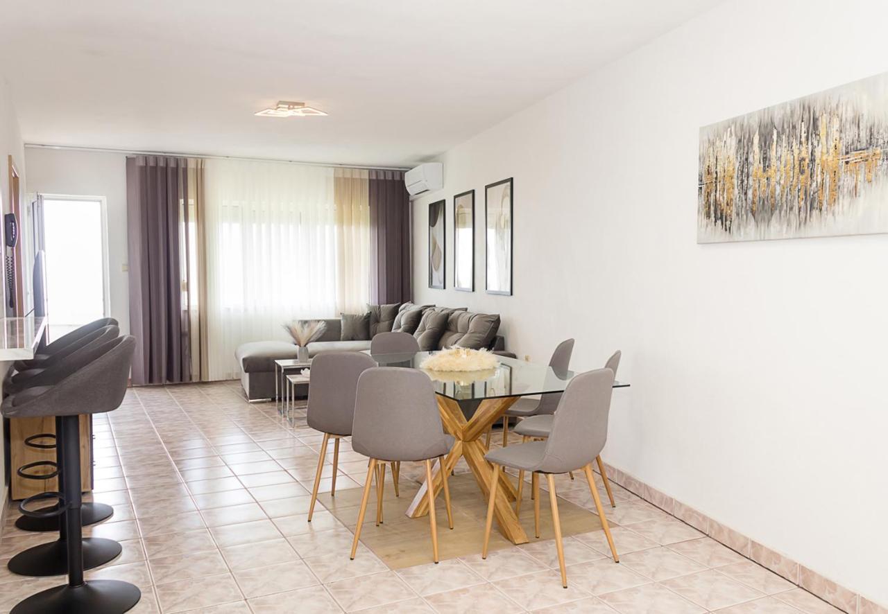 شقة Two Identical Designer 2Bd Flats With Sea View In Balchik By Flat Mаnager المظهر الخارجي الصورة