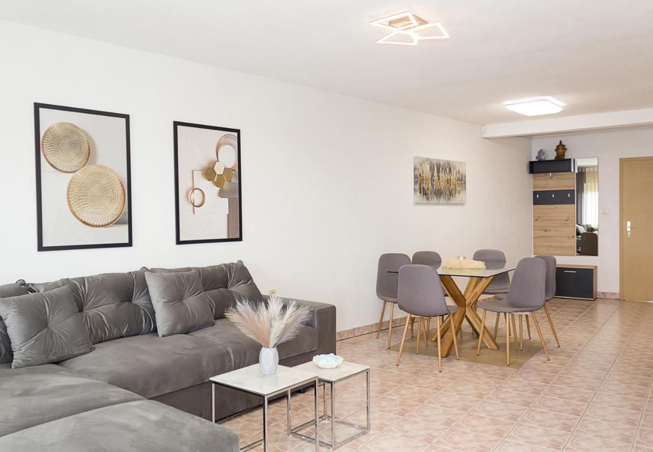 شقة Two Identical Designer 2Bd Flats With Sea View In Balchik By Flat Mаnager المظهر الخارجي الصورة