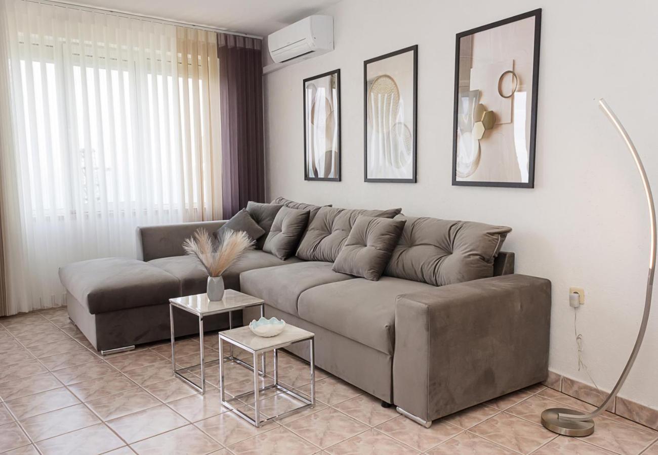 شقة Two Identical Designer 2Bd Flats With Sea View In Balchik By Flat Mаnager المظهر الخارجي الصورة